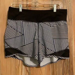 Old Navy Active go dry running short size M